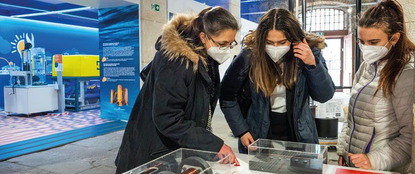 Di fronte al mare, Trieste e la scienza si intrecciano e si raccontano